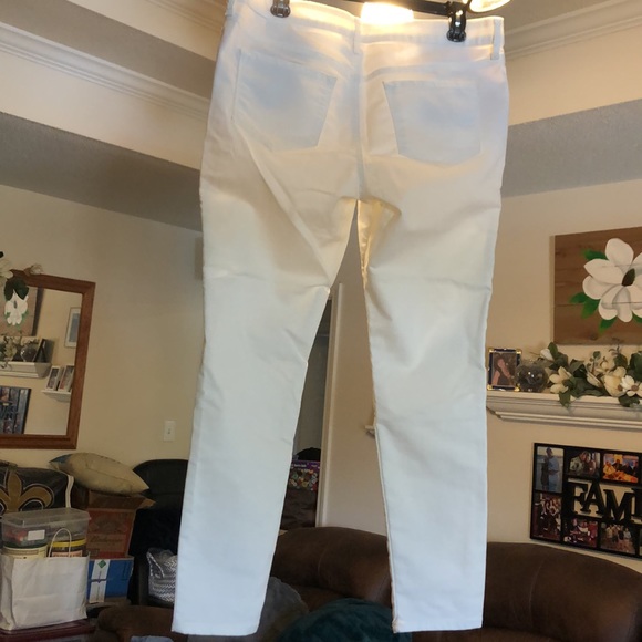 Old Navy Rockstar Mid Rise White Jeans ~Size 14 - Picture 7 of 15